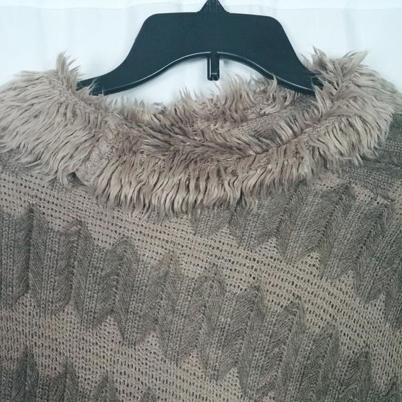 Poncho - Picture 2 of 4